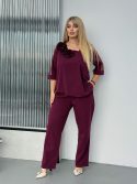 Елегантний костюм з акцентними трояндами